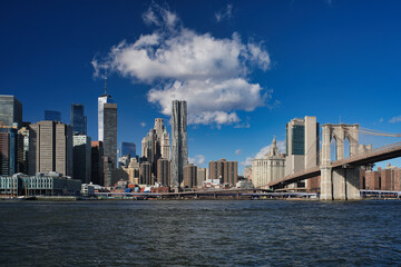 Naklejka premium View of Manhattan from Brooklyn Bridge Park.