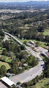 video a&eacute;reo realizado en el sector de Sajonia, Rionegro, Colombia; cerca al aeropuerto Jos&eacute; Mar&iacute;a Cordova y al t&uacute;nel de Oriente que comunica a Medell&iacute;n con el terminal a&eacute;reo.	