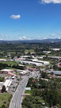 video a&eacute;reo realizado en el sector de Sajonia, Rionegro, Colombia; cerca al aeropuerto Jos&eacute; Mar&iacute;a Cordova y al t&uacute;nel de Oriente que comunica a Medell&iacute;n con el terminal a&eacute;reo.	