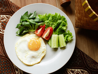 fried egg with vegetables