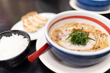 美味しいラーメンを食べる