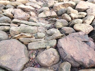 Natural stone arrangement for road construction.