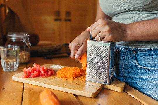 Grating food