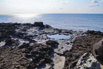 현무암 암석돌과 바다가 어우러진 풍경 제주 서귀포시 대정읍 신도리 도구리알