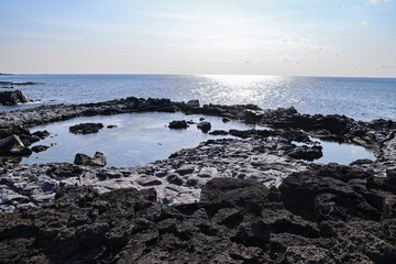 현무암 암석돌과 바다가 어우러진 풍경 제주 서귀포시 대정읍 신도리 도구리알