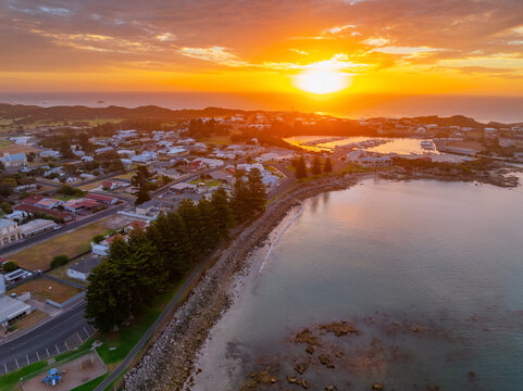 Sunset ober a coastal waterfront