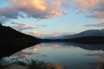 Fototapeta premium Sunset Colors On The Lake, Jasper National Park, Alberta