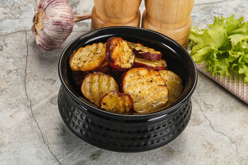 Baked red batat slices with herbs