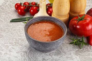 Hot tomato soup with diced chicken