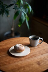 朝ごはんのベーグルとコーヒー
