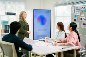 Obraz premium AI Assistant Empowering Business Meetings Collaboration, Ai Chatbot Sharing a Big data , Organizational Success Team of professionals discussing with artificial intelligence ,Digital transformation