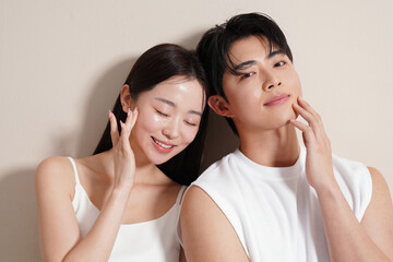 若い男女のスキンケアイメージ