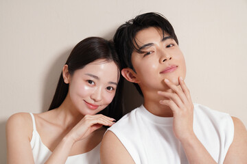 若い男女のスキンケアイメージ