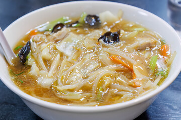 横浜名物のサンマーメン（もやしの餡掛けラーメン）。
町の中華料理屋で晩ごはん。
神奈川県川崎市-2024
