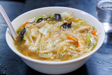 横浜名物のサンマーメン（もやしの餡掛けラーメン）。
町の中華料理屋で晩ごはん。
神奈川県川崎市-2024
