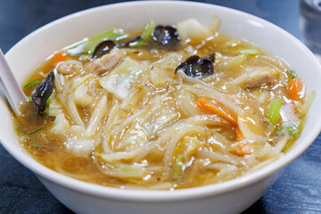 横浜名物のサンマーメン（もやしの餡掛けラーメン）。
町の中華料理屋で晩ごはん。
神奈川県川崎市-2024
