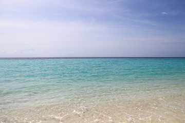 Fototapeta premium tropical beach with blue sky