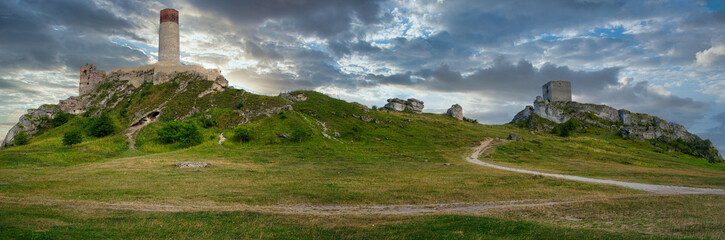Panorama of the ruins of the castle in Olsztyn.