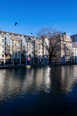Obraz premium vue urbaine du canal Saint Martin à Paris en France