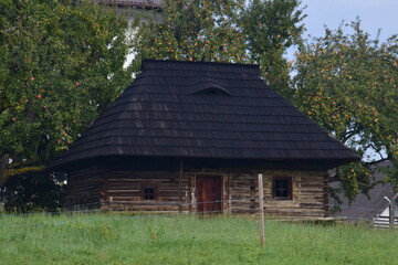 Obraz premium old wooden house