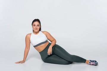 Fototapeta premium Fit female athlete showcasing strength and beauty in stylish fitness attire