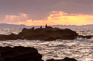 夜明の城ヶ島と釣り人