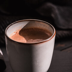 Herbstlicher Chai-Latte mit Schokolade