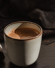 Fröhliche Weihnachten mit süßem Chai-Latte: Schokolade