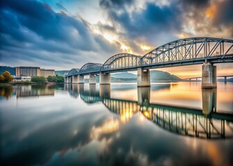 Obraz premium Minimalist Chattanooga Walnut Street Bridge Walkway, Scenic Tennessee River View