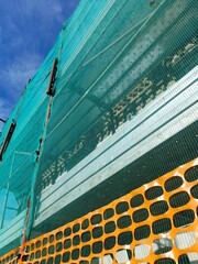 Lavori in corso nel cantiere per ristrutturare una chiesa medievale