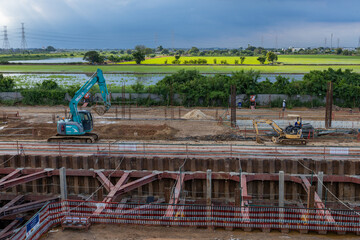 Structural system to prevent soil collapse by sheet pile and soil collapse prevention structure