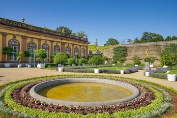 Naklejka premium Untere Orangerie mit Schlossgarten, Schloß Weilburg, Landkreis Limburg-Weilburg, Hessen, Deutschland
