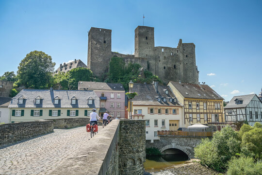Burg, Runkel, Br&uuml;cke &uuml;ber die Lahn, Landkreis Limburg-Weilburg, Hessen, Deutschland