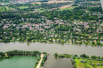 vue aérienne du village de Villennes-sur-Seine en france