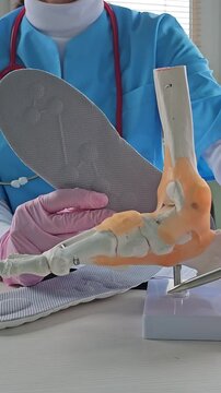 Doctor shows orthopedic insoles 