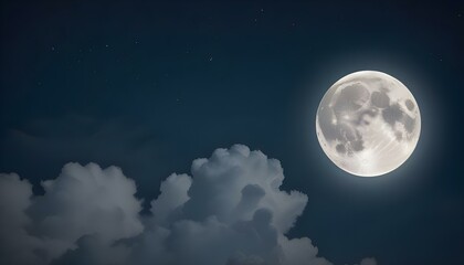 Fototapeta premium Una gran luna llena que se eleva sobre un cielo nocturno nublado con estrellas en el fondo