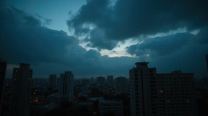 Fototapeta premium Dramatic Night Sky Over Urban Cityscape with Cloudy Atmosphere