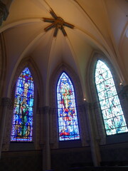 Fototapeta premium Architecture intérieur église vitraux