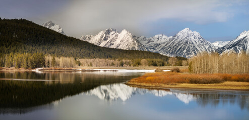Obraz premium USA, Wyoming, Grand Teton National Park. Spring sunrise on Teton Range reflected in Oxbow Bend water.