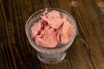 natural ice cream with added strawberry flavor