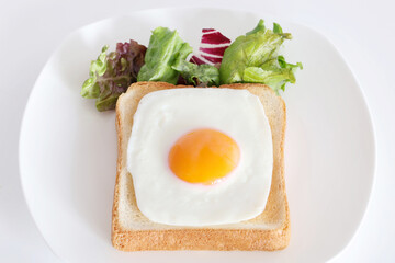 目玉焼き トースト