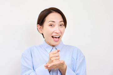 ひらめく女性　白背景