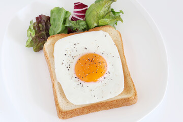 目玉焼きトースト