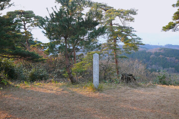 Obraz premium 日本：春日山城跡／上杉謙信の居城の天守閣跡【国指定史跡・日本100名城】新潟県上越市