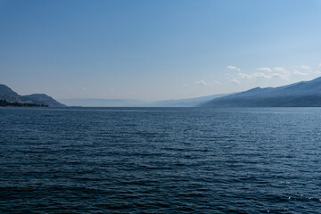 Fototapeta premium Okanagan beautiful lake with mountains in the background British Columbia