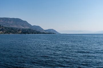 Fototapeta premium Okanagan beautiful lake with mountains in the background British Columbia