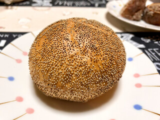 【おうちごはん】ツブツブだらけのまるパン