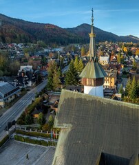 Zakopane: Sanktuarium na Krzeptówkach - widok z drona o poranku jesienią
