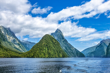 Milford Sound, National Park Fjordland, South Island, New Zealand, Oceania.