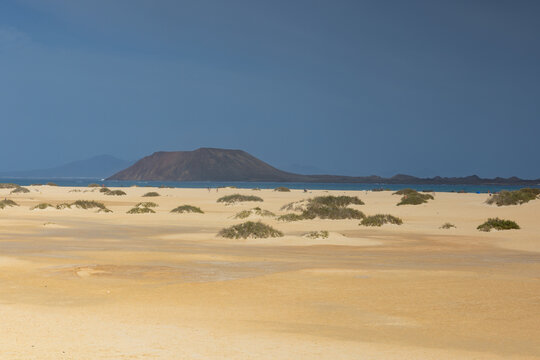 Corralejo Natural Park, it is golden sand dunes bathed by a turq